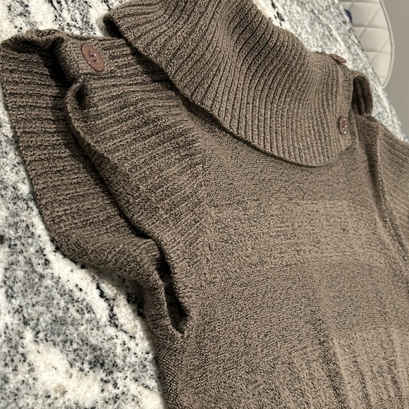 Spicysugar, extra large, short sleeve turtleneck with buttons sweater dress - Picture 7 of 7